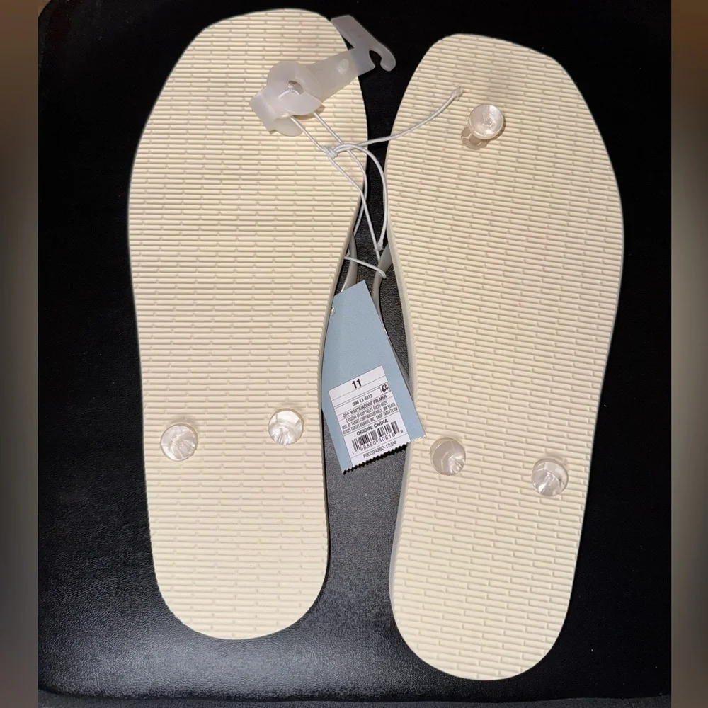 Shade & Shore Elegant Cream Flip Flop Sandals with Pearl Straps, NEW (CL)